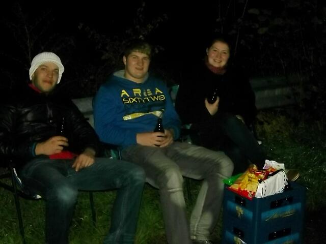 Auch diese Zaungäste waren auf eine Lange Nacht eingestellt.