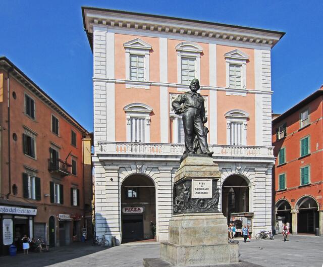 Pisa - Toscana - Italien. 
Bronzestatue 
des Giuseppe Garibaldi (1807 - 1882) 
in Pisa, Piazza Garibaldi.
Garibaldi  MDCCCXCII