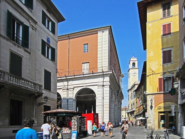 Piazza XX Settembre:
Logge di Banchi (17. Jht). (Mitte)