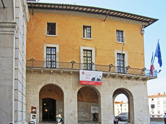 Piazza XX Settembre:
1. Palazzo Gambacorti (1370 - 1392), 
heute Comune di Pisa.