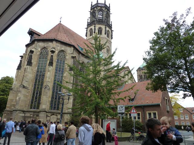 Die St.Ludgerikirche von 1173,hat einen spätromanischen Vierungsturm,es ist die erste Stufenhallenkirche in Westfalen.