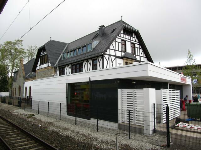 DB-ServiceStore und Bahnhofsgebäude (16.5.2012)