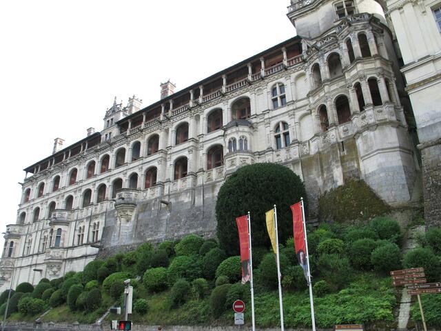 Schoss Blois mit seiner Seitenfront im italienischen Loggiastil.