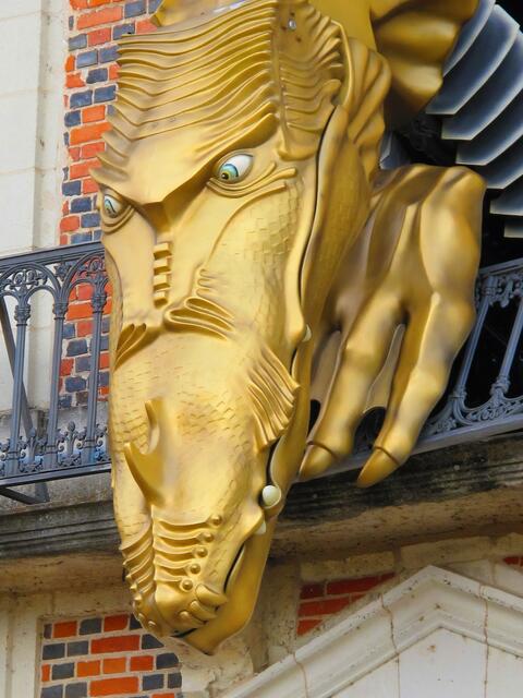 Blois ,Drachenkopf am Maisson de la Magie,ganz groß.