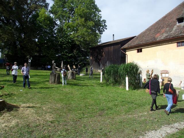 Skulpturen aus Holz und Metall begeistern alle Besuchern