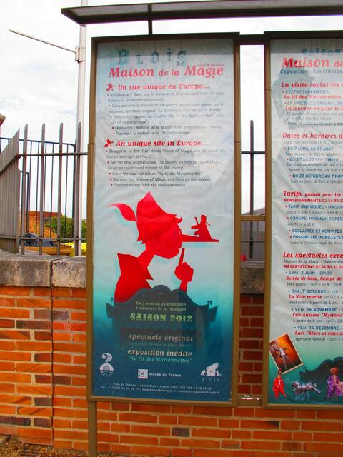 Hinweistafel auf das Haus der Magie.