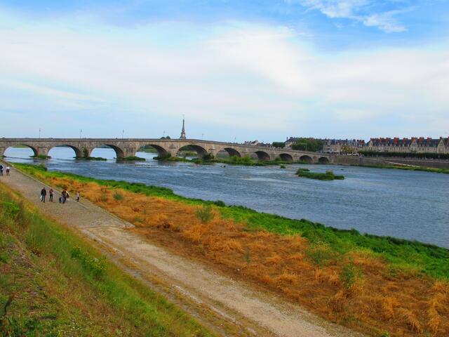 Brücke über die Loire.
