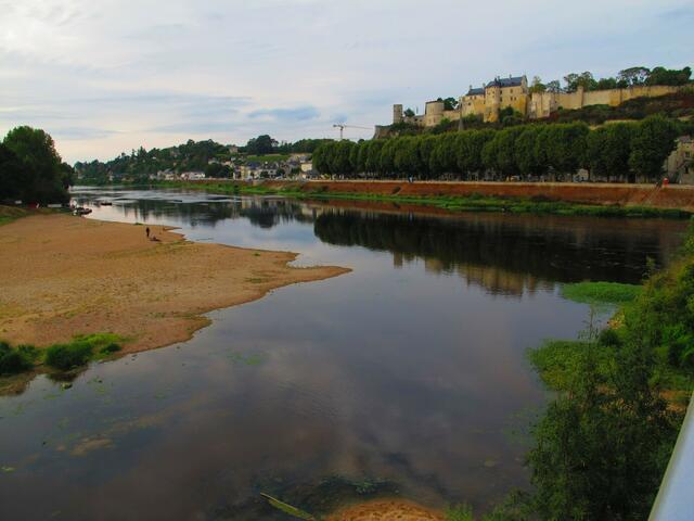 Chinon,Fort Saint-Georges.                                         Der Fluss ist die Vienne.