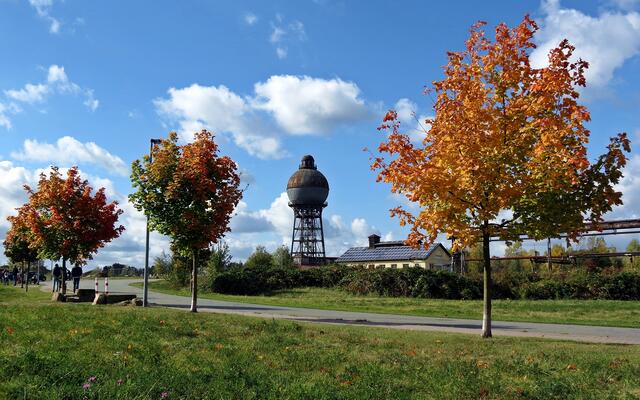 Ilseder Hüttengelände mit Kugelwasserturm