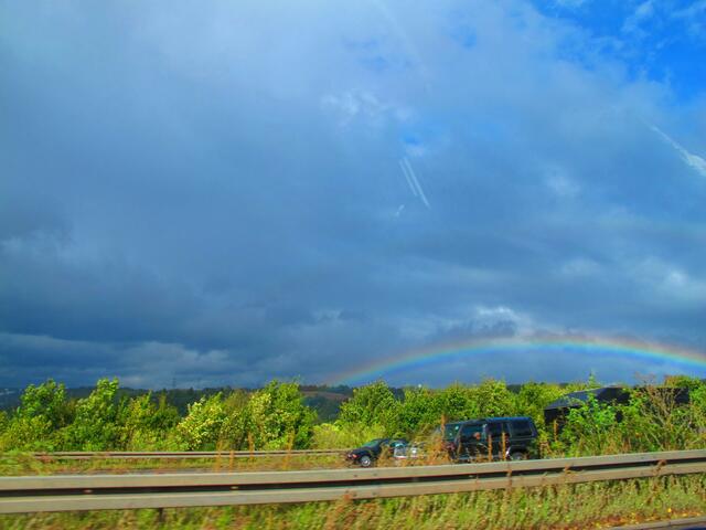 Die Heimat hat mich wieder!                               Nach dem Regen empfängt mich Saarbrücken mit einem Regenbogen.