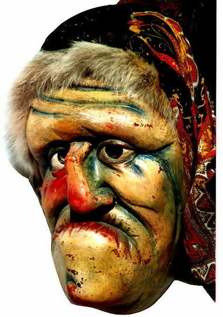 Eine Hindelanger Butzelarve vom Schnitzer Lipp, die nicht gerade die Stimmung des Kassiers wiedergeben soll