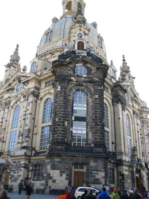 Frauenkirche mit einem Altteil