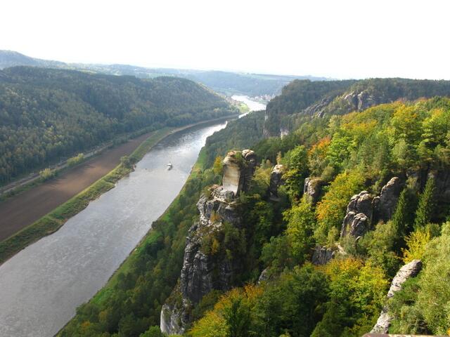 Wuchtige Sandsteinfelsen, des Elbsandsteingebirge in der Sächsischen Schweiz
