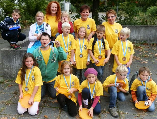 Die Nachwuchsschwimmer des Integrativen Sportvereins SG-Handicap Nördlingen mit ihren Coaches Martina Mittring, Inge Kühn und Petra Schmid