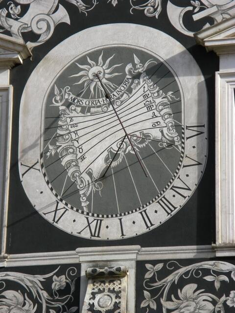 Sonnenuhr
