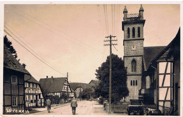 Hauptstraße mit Kirche im Jahr 1935 | Foto: Archiv Heimat- und Verkehrsverein Wrexen e.V.