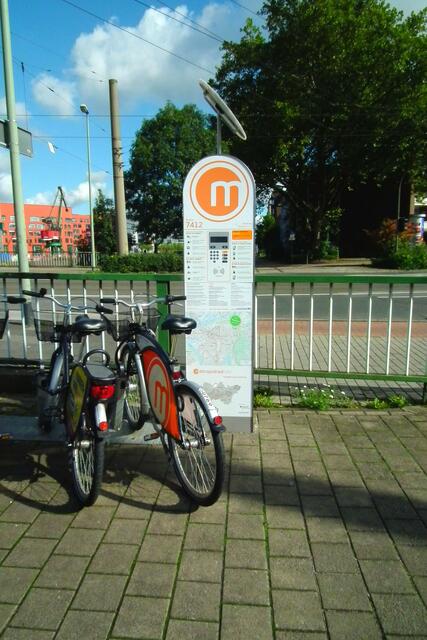 Am Terminal das Fahrradkennzeichen mit der Tastatur eingeben.