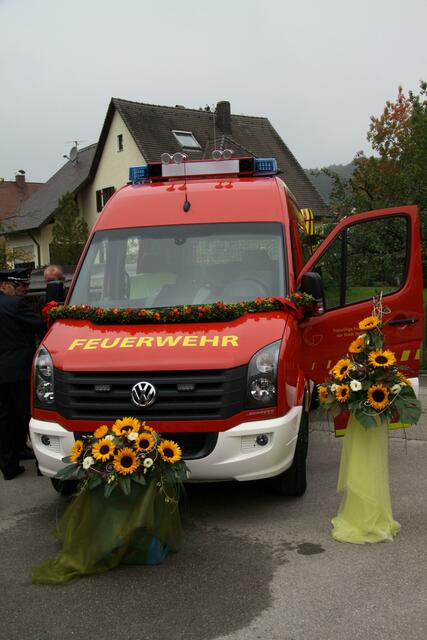 Noch ist des neue MZF mit Blumen geschmückt, bald schon wird es der Dreck der Ortsdurchfahrt zieren. | Foto: Zedelmeier