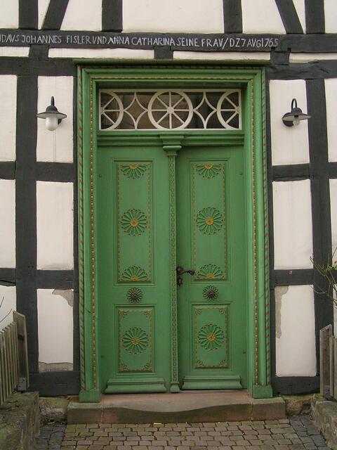 ...einladend sieht´s in Alt-Wildungen unterhalb von Schloß Friedrichstein aus.