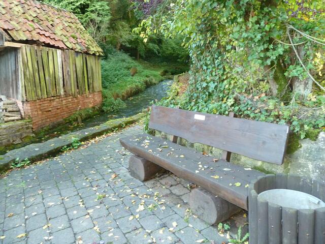 Sitzplatz an der Hamelquelle.
