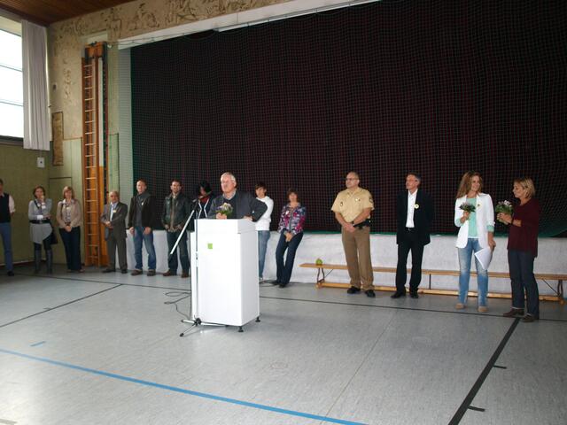 Realschuldirektor Anton Oberfrank dankt Elternbeirat, Wirtschaftsjunioren und den Referenten für ihr Engagement