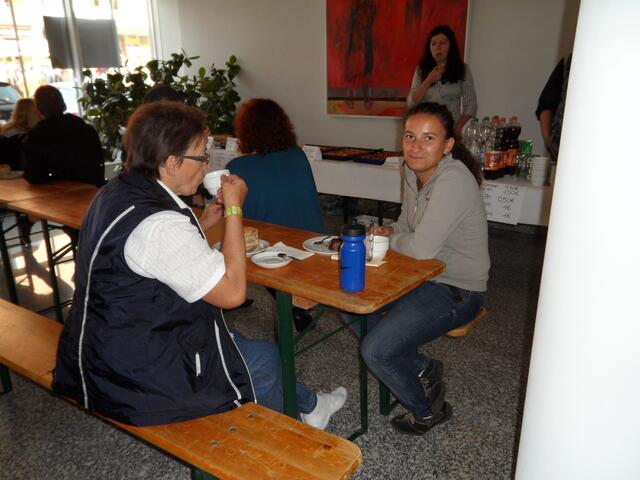 Willkommene Kaffeepause beim Bücher-Stöbern | Foto: Michael Fendt