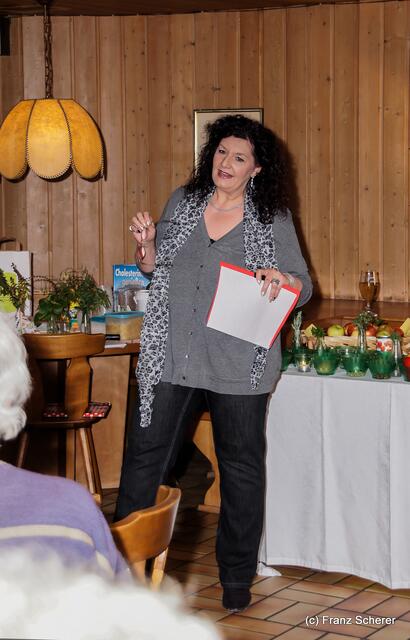 Verein der Blumen- und Gartenfreunde Friedberg - Fachvortrag zum Thema gesunde Ernährung am 10. Oktober 2012 - Sabina Scherer beim Fachvortrag