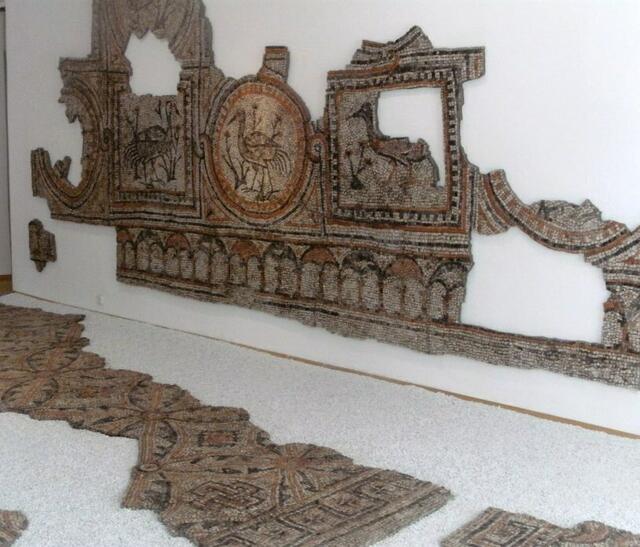 Mosaikrelief - Kranische und Wasservögel (in frühchristlicher Kiche am  Hemmaberg)