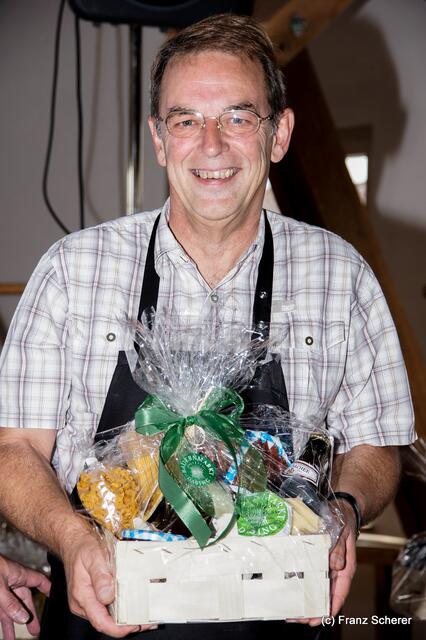 Verkaufsoffener Oktobersonntag 2012 in Dasing - DSDS - Dasing sucht den Superkoch. Dasings Bürgermeister Erich Nagel bewies seine großen Kochkünste