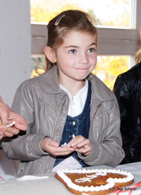 Verkaufsoffener Oktobersonntag 2012 in Dasing - Das Team von Ihles Kinderbackstube sammelt Herzspenden für die neue Kirchenorgel