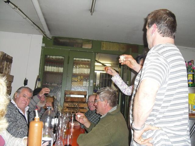 Der Chef stößt an! Prost