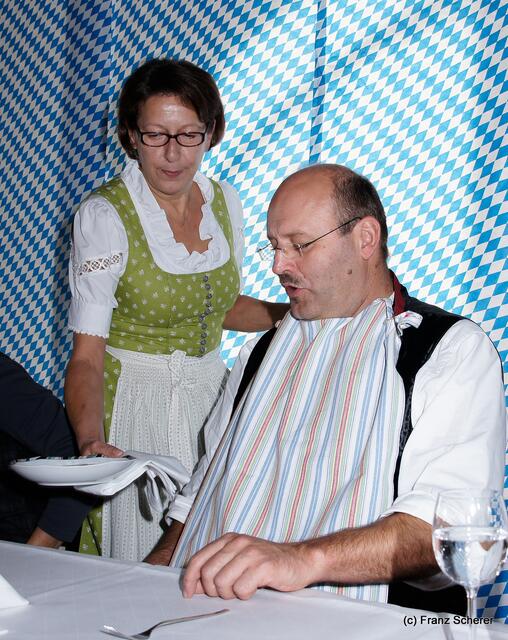 Verkaufsoffener Oktobersonntag 2012 in Dasing - DSDS - Dasing sucht den Superkoch. Ein kritischer Juror: Bernhard Dallinger vom Dasinger Kirchenchor
