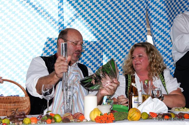 Verkaufsoffener Oktobersonntag 2012 in Dasing - DSDS - Dasing sucht den Superkoch. Die Jury bewertet sehr kritisch. Was nicht gegessen wird, nimmt Juror Bernhard Dallinger mit nach Hause