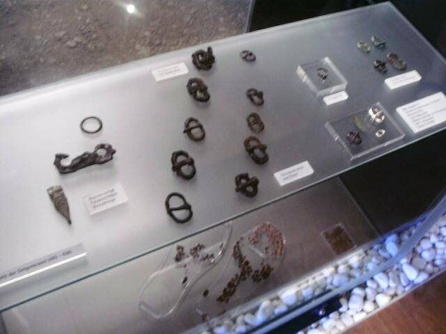 Schaubjekte / Gürtelschnallen und Schmuck