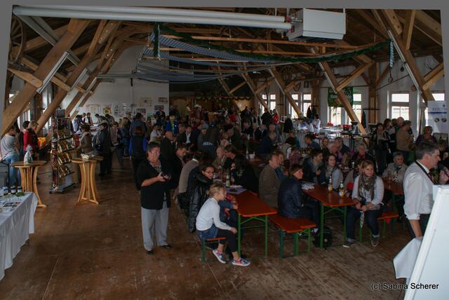 Verkaufsoffener Oktobersonntag 2012 in Dasing - Blick in die Dasinger Tenne