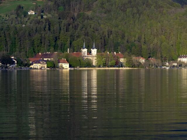Der Tegernsee, leider war durch die Schifffahrt ständig Bewegung auf dem Wasser.....