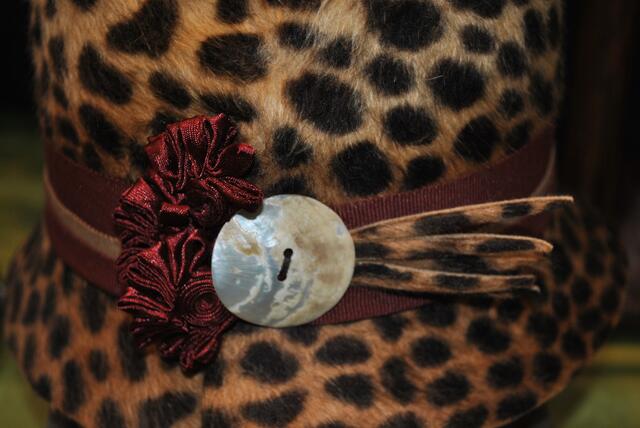 Leopard mit Perlmuttknopf & Co.