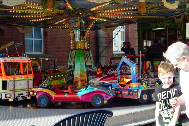 Ein Kinderkarussel darf auf keinen Fall fehlen.