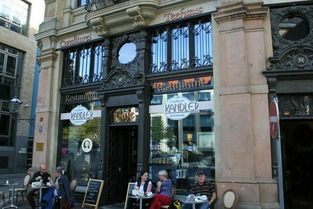 Typisches Café mit Leipziger Spezialitätenangebote wie der Leipziger Taler.
