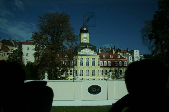 Schloss mit angrenzenden Kegelbahnen