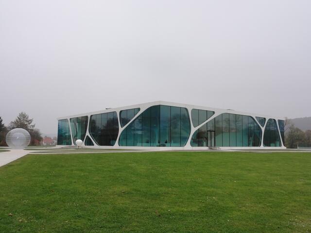 glass cube - Das LEONARDO Markengebäude