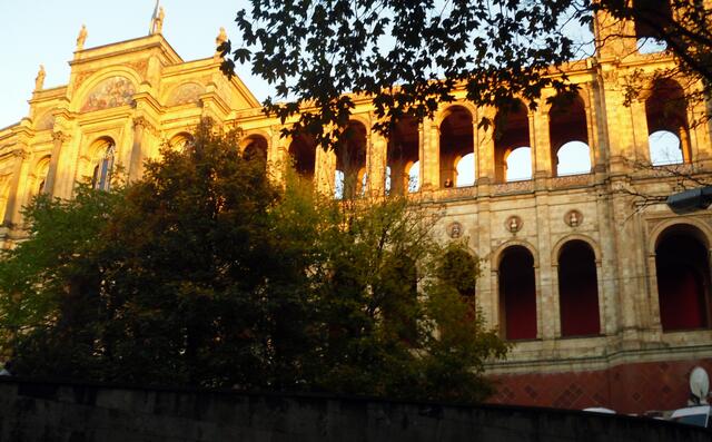 Das Maximilianeum ist Sitz der Stiftung für begabte Studenten und Studentenwohnheim