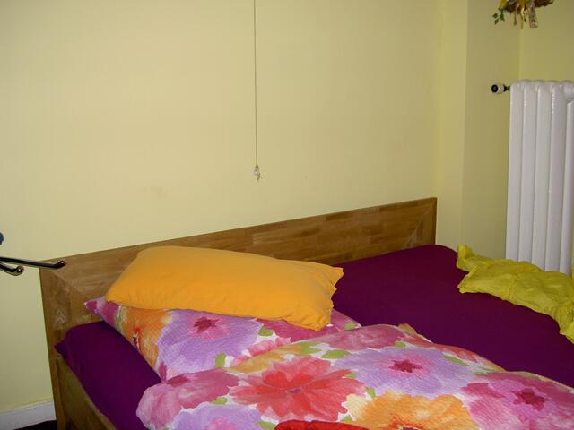 Mein Zimmer (dort in der Heizung steckt ein Klopfgeist)