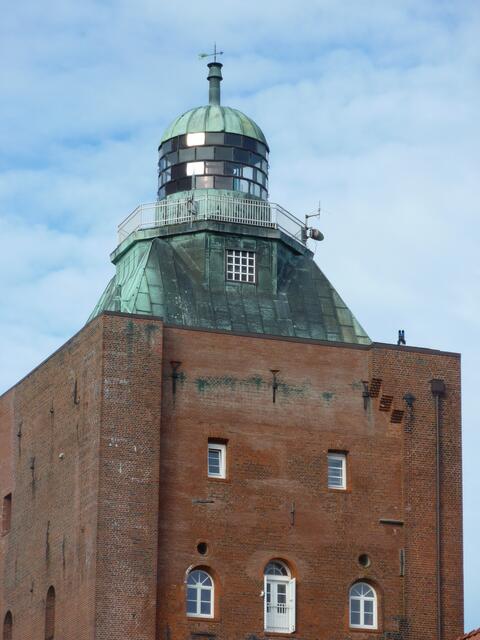 Um den grünen Turm herum befindet sich die Aussichtsplattform.