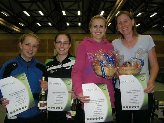 Damen-B-Klasse-Doppel (v.l.) Angela Tuffentsammer (2., PSV), Katharina Fürst (2., PSV), Julia Schaller (1. TSV Königsbrunn) und Manuela Schmidt (1.; TSG Augsburg 1885)