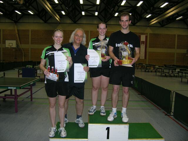 Mixed-C-Klasse (v.l.) Katharina Beck (2.; PSV), Hary Lin (2.; SV Hammerschmiede), Tina Knöpfle (1.; PSV) und Korbinian Kranzfelder (1.; PSV)