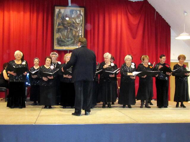 Es wurden jüdische Lieder in verschiedenen Sprachen vom Frauenchor
des Frauenvereins “Bereschit” vorgetragen.