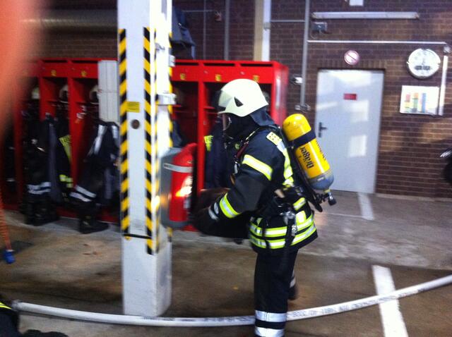 Kamerad eilt zur Hilfe!