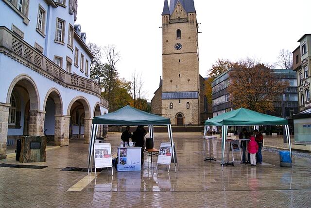 Die erste gestartete Familie nach ihrer Rückkehr unterm rechten Pavillion