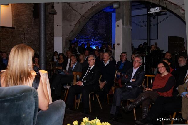 22.44 schwindelfrei unterwegs - Premierenlesung der zur Buchveröffentlichung der Autorinnen Gisa Feldmayer und Andrea Schmied in der Augsburger Werkstatt-Galerie Krüggling am 08.11.2012